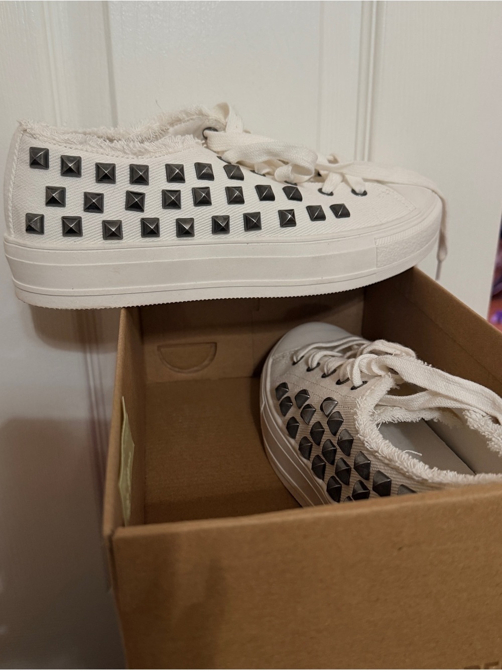 Steve Madden women  off -White Canvas Studded Low-Top Sneakers